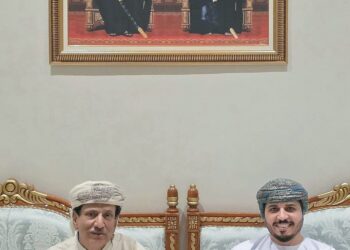 محافظ المهرة يبحث مع الهيئة العُمانية للأعمال الخيرية ترتيبات إطلاق مكرمة المعلمين