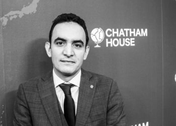 فارع المسلمي يكتب : يمين دستورية في سفارة و35 وزيرا: الحكومة اليمنية الجديدة