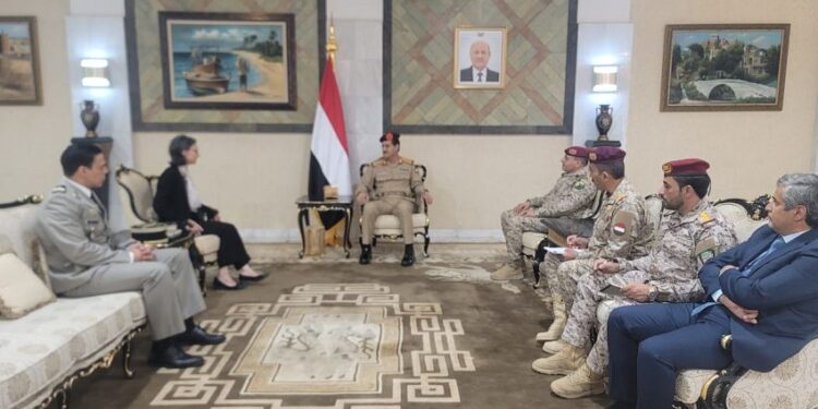 وزير الدفاع يلتقي سفيره فرنسا ونائب السفير الامريكي والقائم بالاعمال الصيني