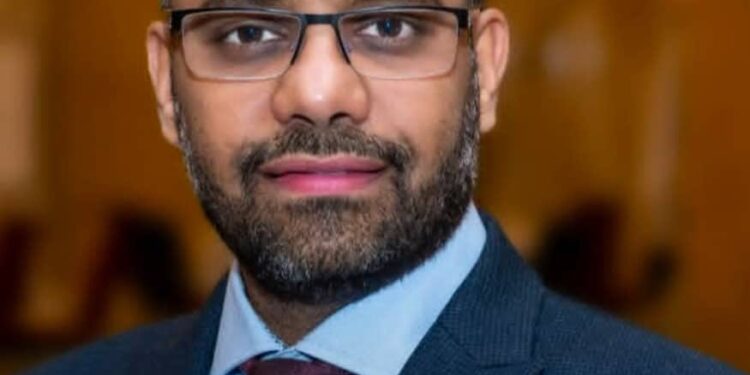 وزير الاتصالات يعلن تبني الوزارة خططاً تطويرية مبتكرة لرفع كفاءة الأداء