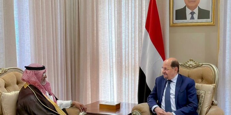 رئيس الوزراء يشيد بالدور المحوري للبرنامج السعودي لتنمية واعمار اليمن