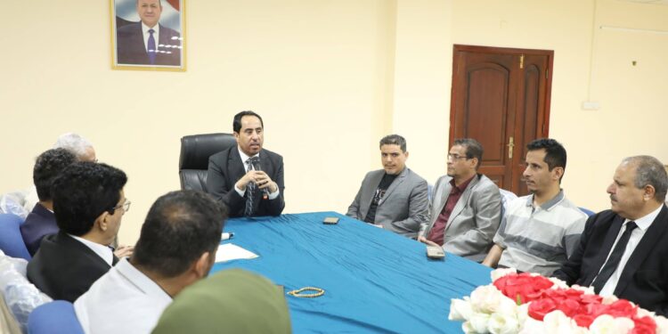 البكري يلتقي موظفي الديوان العام بعدن ويستعرض أولويات المرحلة المقبلة
