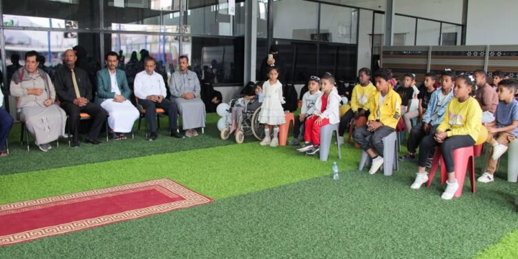 وكيل   حضرموت يدشن مشروع توزيع التمور ويؤكد مساندة مرضى السرطان