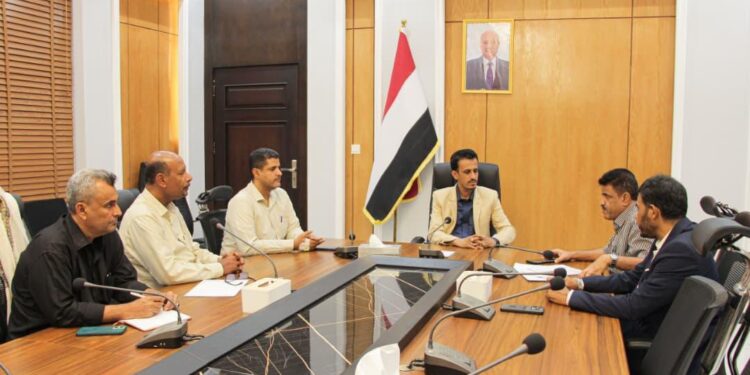 الجيلاني يشهد توقيع اتفاقية تنفيذ مشروع شبكة المياه بمنطقة فوة بالمكلا