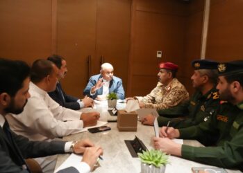 الخنبشي  يناقش الأوضاع الأمنية والعسكرية  بحضرموت