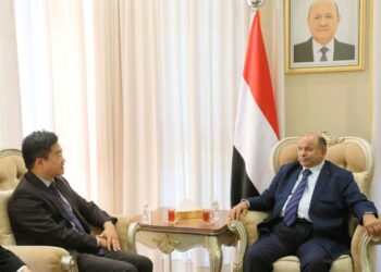 الخنبشي  يبحث مع القائم بالاعمال الصيني آفاق تطوير الشراكة التجارية والاستثمارية