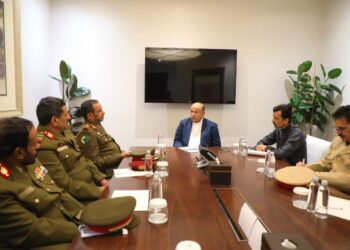 الخنبيشي  يشيد بدور القوات المسلحة وجهود توحيد العمل العسكري