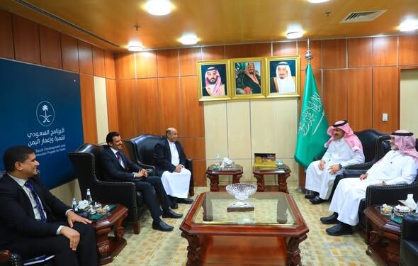 الخنبشي يشيد بدور البرنامج السعودي في  تنميه حضرموت