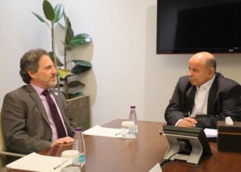 الخنبشي يبحث مع المعهد الديمقراطي جهود تعزيز مسارات التنمية وبناء القدرات