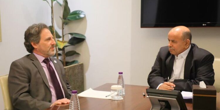 الخنبشي يبحث مع المعهد الديمقراطي جهود تعزيز مسارات التنمية وبناء القدرات