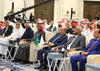 الخنبشي يدعو رجال المال والأعمال إلى الاستثمار في حضرموت