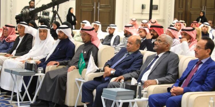 الخنبشي يدعو رجال المال والأعمال إلى الاستثمار في حضرموت