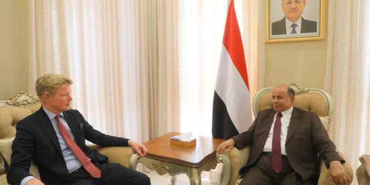 الخنبشي يطلع  المبعوث الأممي علي الاوضاع في حضرموت