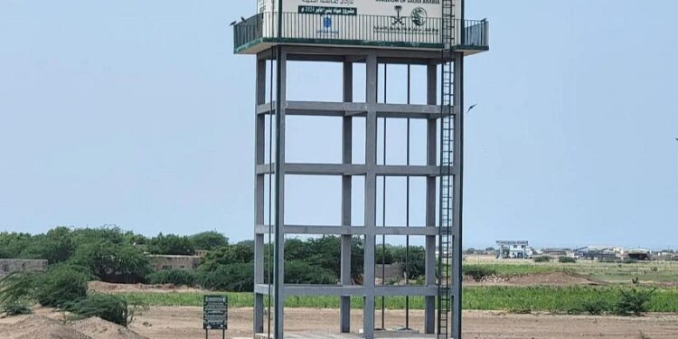 مركز الملك سلمان للإغاثة يضخّ أكثر من 5 ملايين لتر في مديرية الخوخة