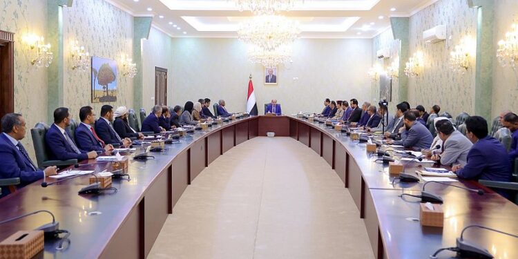 الزنداني في اول اجتماع للحكومه بعدن :استعادة ثقة المواطنين ومؤسسات الدولة اولويتنا