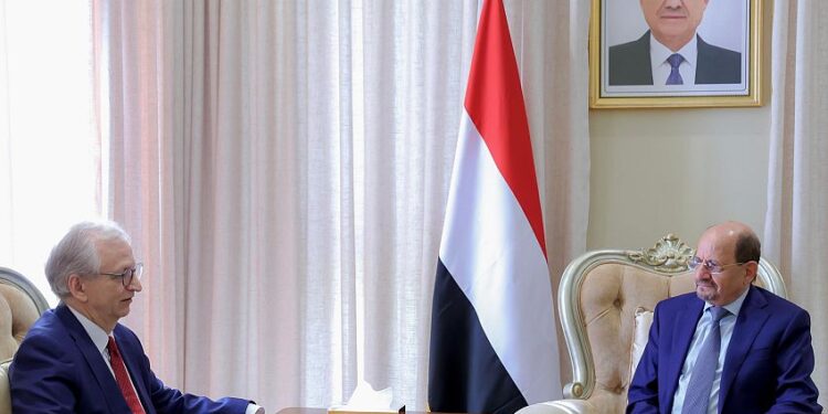 رئيس الوزراء :دعم المجتمع الدولي للحكومة  استثمار في الاستقرار الإقليمي