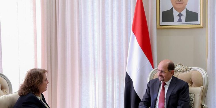 الزنداني يستعرض مسار الشراكه بين الحكومه  والبرنامج الانمائي