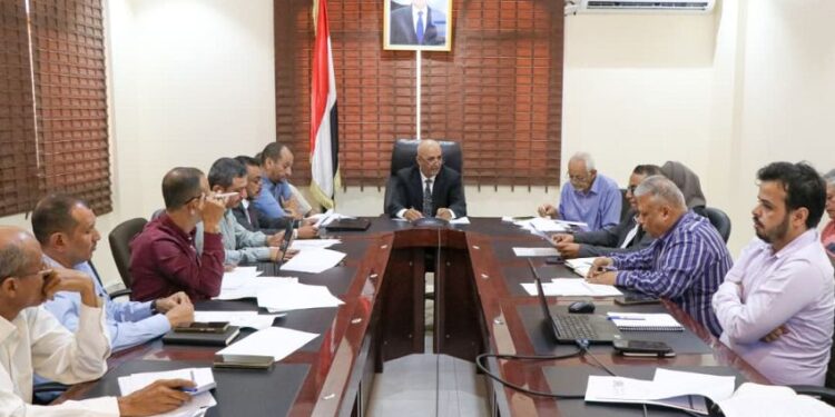 وزير المياه والبيئة  يناقش  خطة عمل الوزارة للعام 2026م