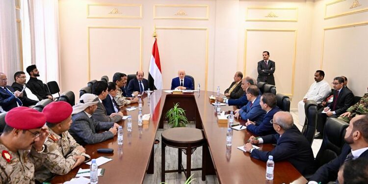 العليمي يشيد بدور ابناء   الضالع في ردع المشروع الامامي