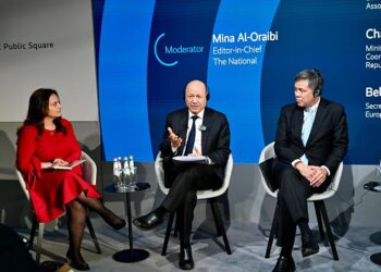 رئيس مجلس القيادة: أمن الممرات المائية مرهون ببناء مؤسسات الدولة اليمنية