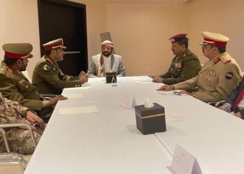 العرادة يناقش مع  رئيس الأركان والقيادات العسكرية أوضاع الوحدات وأبرز الصعوبات والتحديات