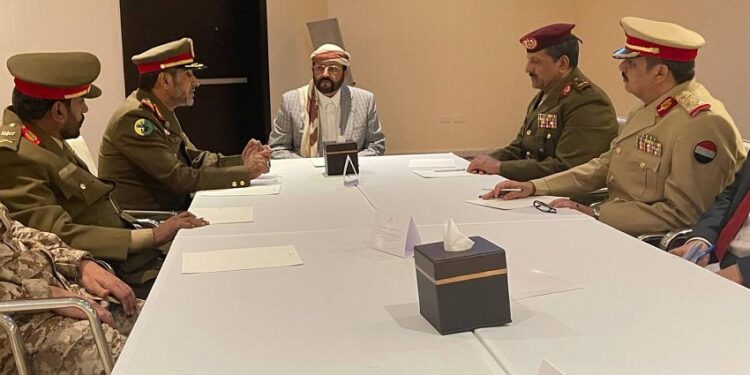 العرادة يناقش مع  رئيس الأركان والقيادات العسكرية أوضاع الوحدات وأبرز الصعوبات والتحديات