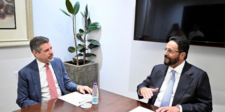 العرادة للسفير الأمريكي :علي المجتمع الدولي إلى مساندة الحكومة والشعب اليمني