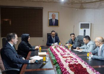 وزير الاشغال يبحث مع ممثل الـ (UNOPS) سبل تعزيز التعاون في مشاريع صيانة الطرق