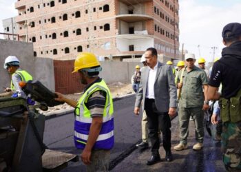 وزير الاشغال  يدشن انطلاق أعمال إسفلت طريق التقنية – إنماء