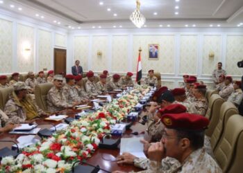 وزير الدفاع: المضي في ترسيخ النظام الإداري  والعمل على توحيد البيانات