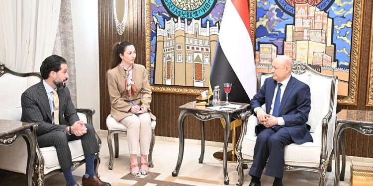 العليمي يشيد بالضغوط الامريكية القصوى على المليشيات  والنظام الايراني