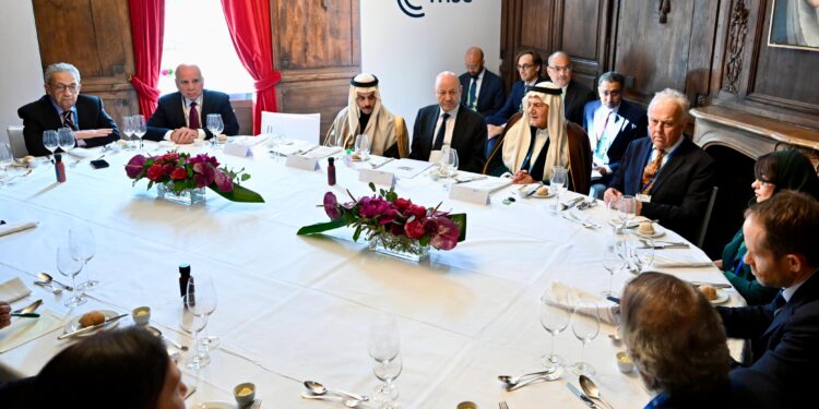 العليمي: الاندماج في المنظومة الخليجية يبدأ بالتصالح الداخلي