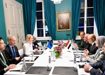 العليمي يدعو الاتحاد الأوروبي الى إنهاء التهديد الحوثي وتعزيز الشراكة الأمنية والاقتصادية