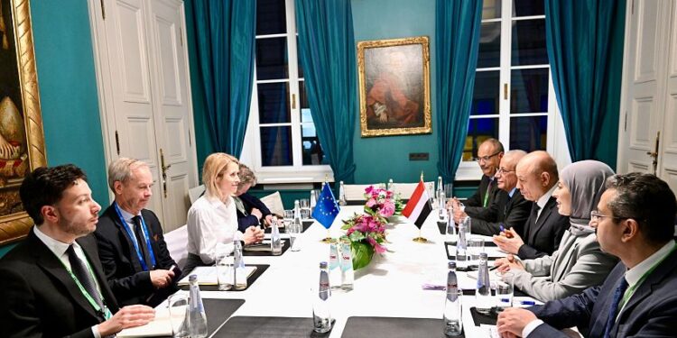 العليمي يدعو الاتحاد الأوروبي الى إنهاء التهديد الحوثي وتعزيز الشراكة الأمنية والاقتصادية