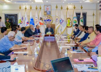 وزير النقل يناقش التحديات امام  القطاع الخاص والشركات الملاحية ويلتقي مدير مكتب المبعوث الأممي