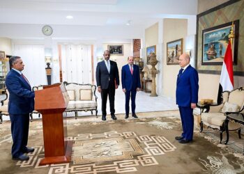 وزير التعليم العالي والبحث العلمي يؤدي اليمين الدستوري امام  العليمي