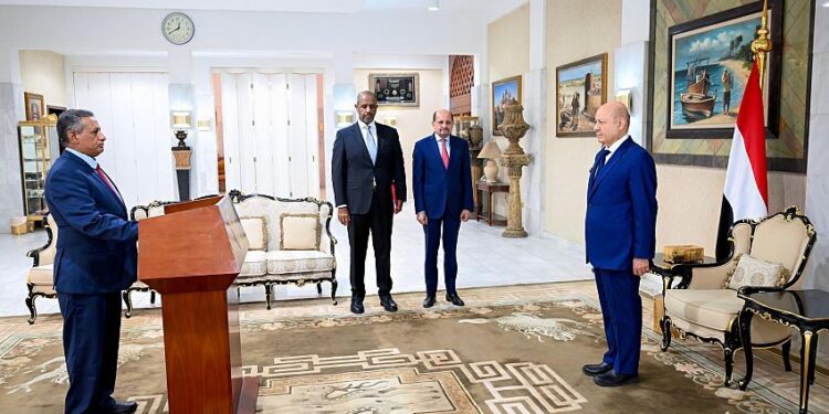 وزير التعليم العالي والبحث العلمي يؤدي اليمين الدستوري امام  العليمي