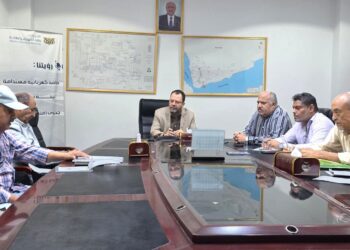 وزير الكهرباء يترأس اجتماعًا طارئا بشأن المحطة الشمسية ويوجّه بخطة عاجلة لتعزيز التوليد بعدن