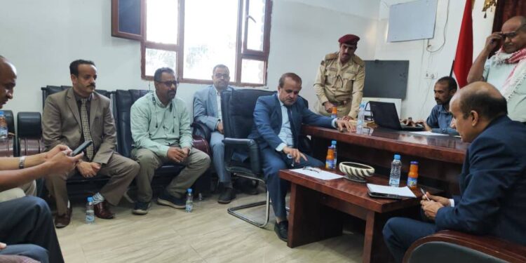 اللجنة الوطنية للتحقيق تبحث مع النيابات العسكرية أوضاع الاحتجاز في مأرب