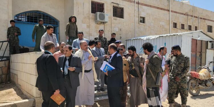 اللجنة الوطنية للتحقيق تطلع على أوضاع نزلاء السجن المركزي وسجن النساء بمأرب