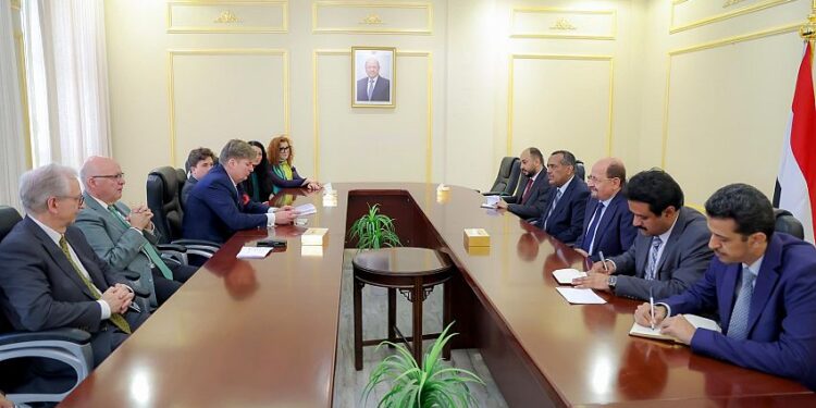 رئيس الوزراء لوفد  ألماني:نريد سياسه اكثر صرامه تجاه الحوثيين