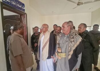 وكيل   تعز يطّلع على مستوى الأداء وسير العمل في  المظفر