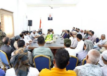 وزير الأوقاف يترأس اجتماعاً موسعاً لقيادة وموظفي الوزارة بعدن