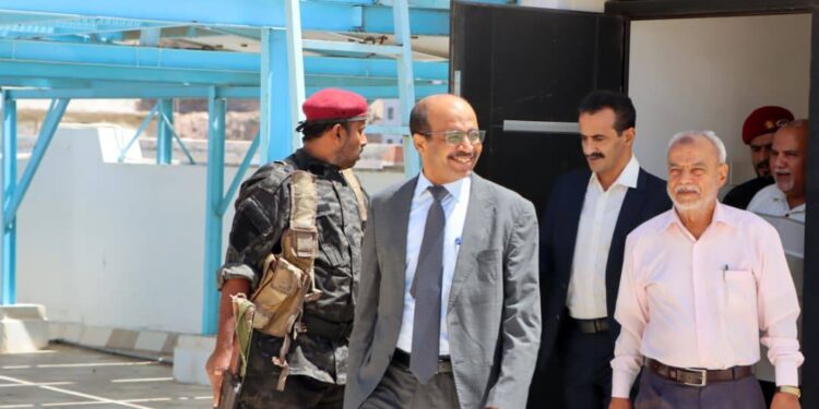 وزير النفط  يتفقد هيئة المساحة الجيولوجية ويبحث سبل التعاون مع  السعودية