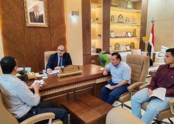 وزير الصحة يطّلع على الأوضاع الصحية بمحافظة عدن