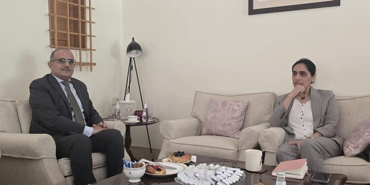 وزير الصحة يبحث مع السفيرة البريطانية سبل تعزيز التعاون المشترك