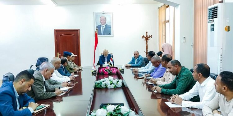 لجنة الطوارئ بتعز تناقش الحلول الإسعافية والمستدامة لأزمة المياه