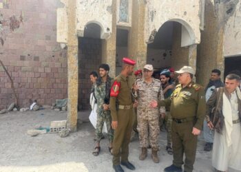 قائد محور تعز يزور المنفذ الشرقي  ومواقع متقدمة في جبهات شمال المدينة