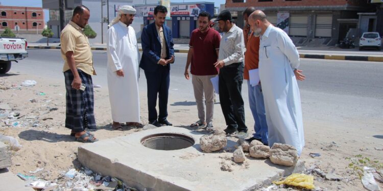 الجيلاني يشهد استلام موقع مشروع لمعالجة اختناقات المياه في  المكلا