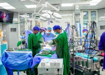 الجيلاني يدشن المخيم الطبي لقسطرة وجراحة قلب الأطفال والبالغين بالمكلا